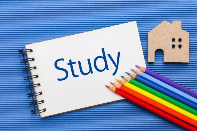 集団塾・個別指導塾を徹底比較！費用やメリットを知って塾選びをしよう