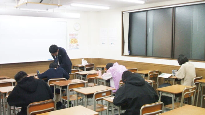 中学生の本科授業後は、毎日自習＆質問が可能です。