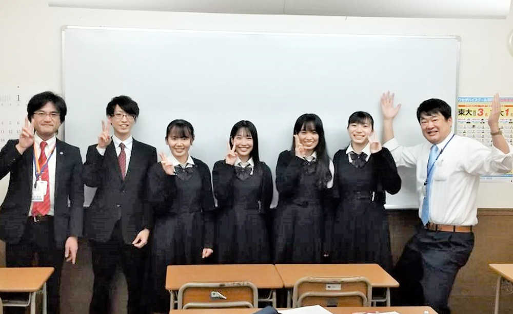 W早稲田ゼミ‗佐野ハイスクールの生徒と教師