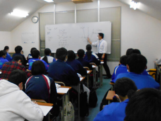 栃木校に通う中学３年生、受験直前期の授業風景