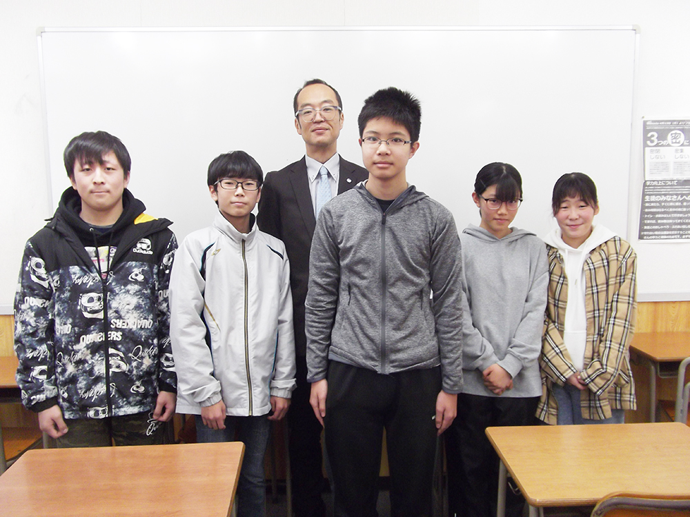 Ｗ早稲田ゼミ‗吉水校の生徒と教師
