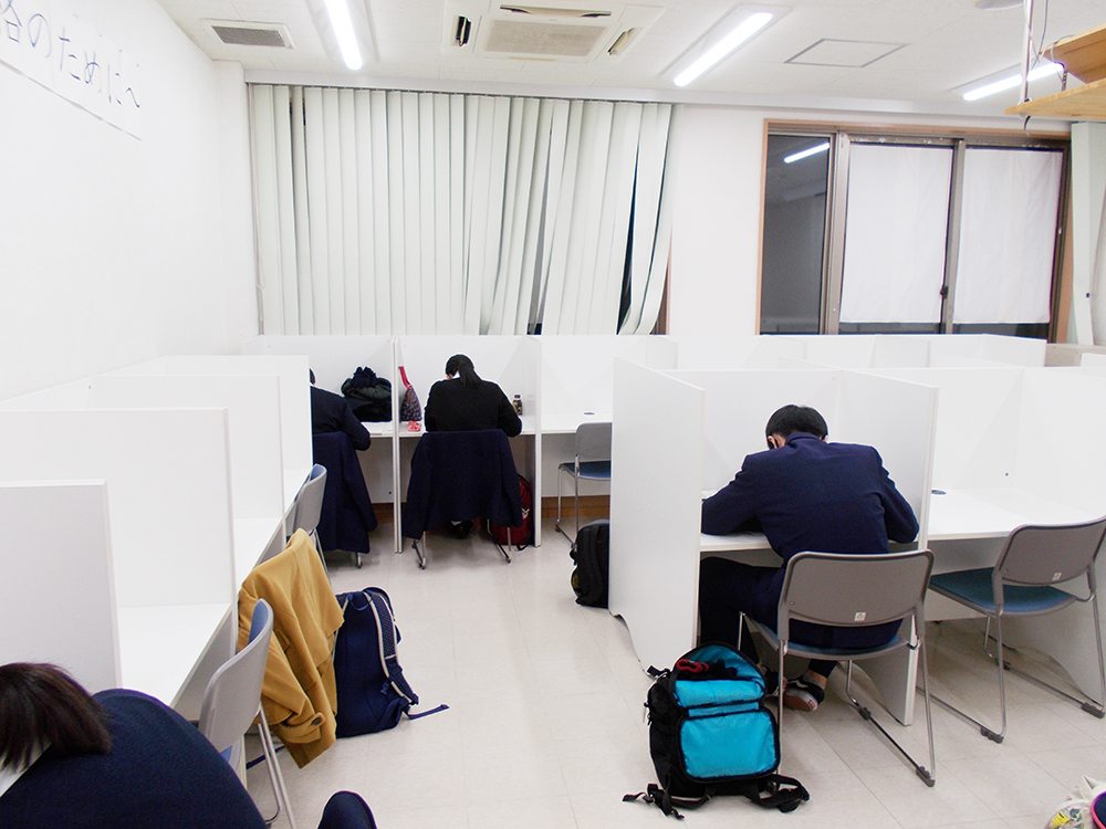 集中できる環境の高崎ハイスクールの自習室