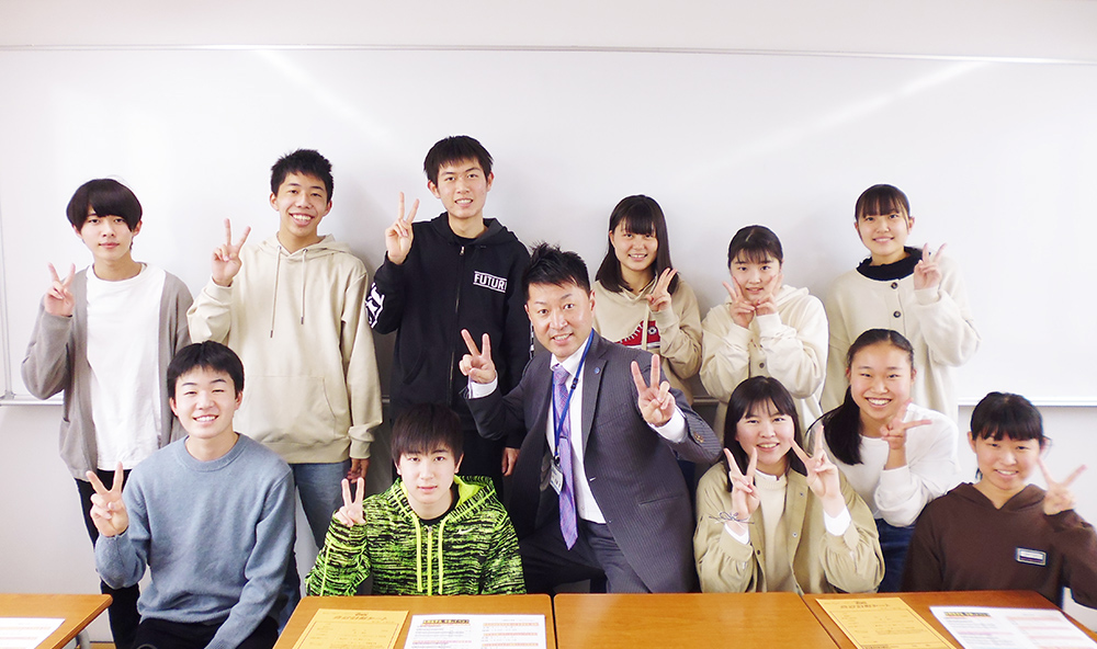 W早稲田ゼミ‗太田校の生徒と教師