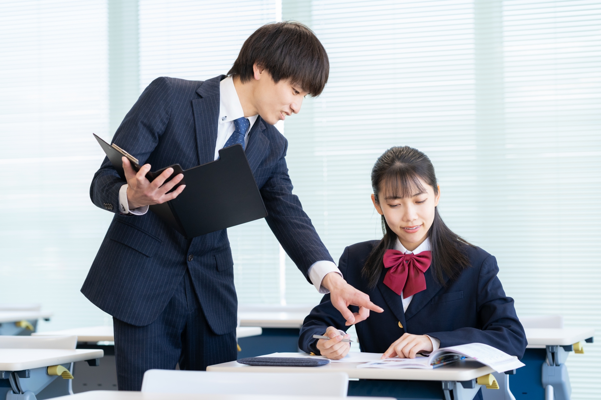 勉強する開智高校の生徒